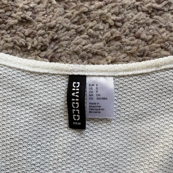 H&M cardigan, size small - Picture 2 of 2